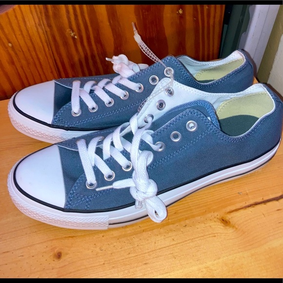 **SOLD** Converse All Star Low Top Shoes - Picture 2 of 3